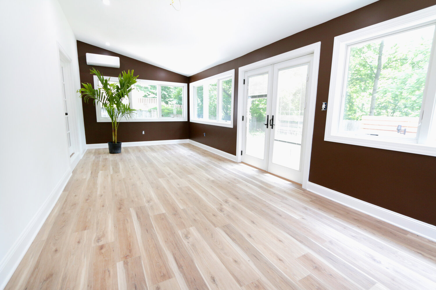 Sunroom with vaulted ceiling and wide windows in Perkasie, PA custom home by Metzler Construction